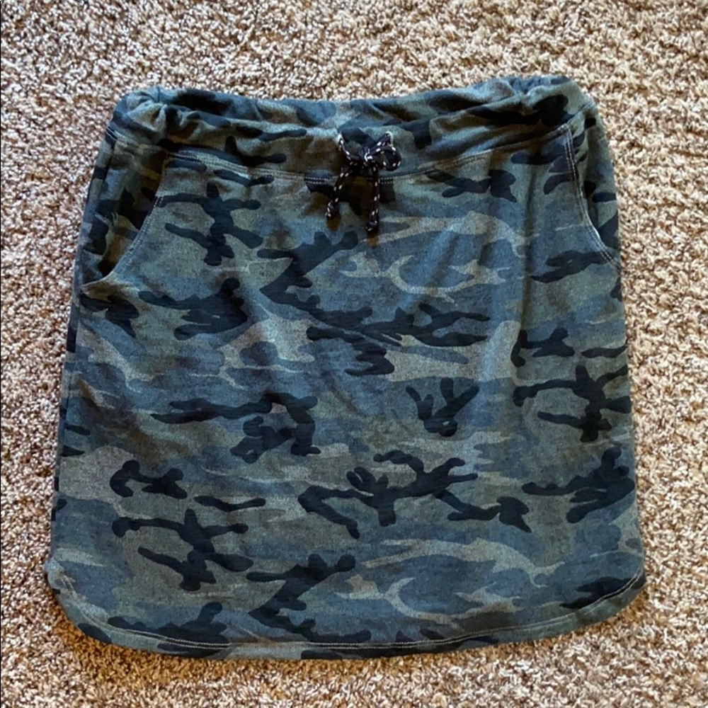 Sundry Camo Saturday Skirt medium